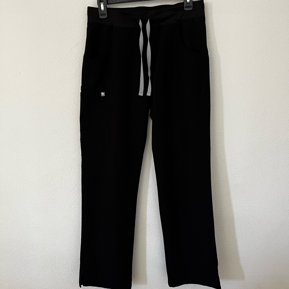 Figs Livingston scrub pants with side pockets